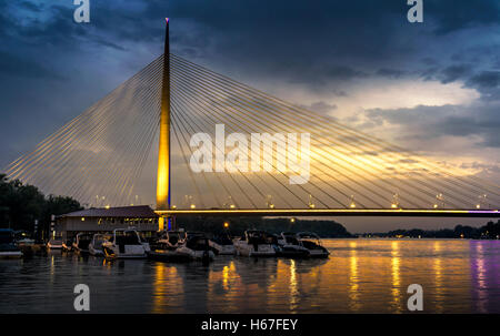 Ada-Brücke in Belgrad bei Sonnenuntergang Stockfoto