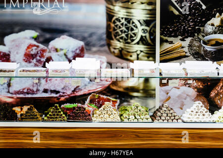 Turkish Delight und Nougat auf Verkauf im Ladengeschäft "Turkish Delight" in der Türkei. Stockfoto