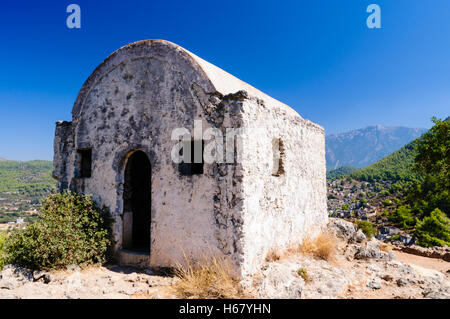 Ruinen von ehemaligen griechischen Dorf Kayaköy in der Türkei, 1922 aufgegeben, heute ein Museum und auch die Geisterstadt. Stockfoto