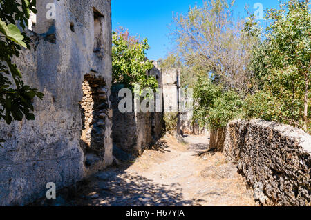 Ruinen von ehemaligen griechischen Dorf Kayaköy in der Türkei, 1922 aufgegeben, heute ein Museum und auch die Geisterstadt. Stockfoto