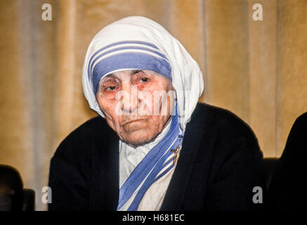 Santa Teresa von Kalkutta, geboren Anjezë Gonxhe Bojaxhiu ([Aɲɛzə ɡɔndʒɛ Bɔjadʒiu]; Skopje, 26. August 1910 - Kalkutta, 5. September 1997) Stockfoto