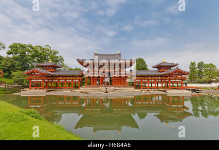 Phoenix-Halle (Hoodo, circa 1053) von Byodo-in Tempel in Uji City in der Nähe von Kyoto. Nationaler Schatz von Japan und der UNESCO-Website Stockfoto