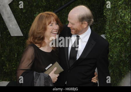 Ron Howard und Cheryl Howard kommt für die 2013 Vanity Fair Oscar Party am 24. Februar 2013 in Hollywood, Kalifornien. Stockfoto