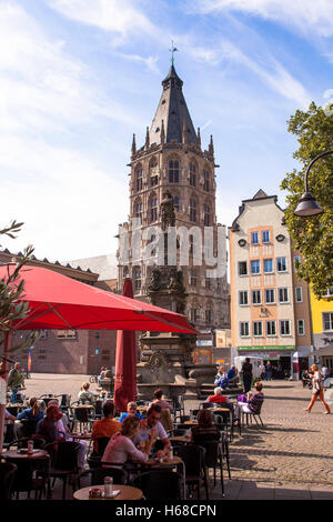 Europa, Deutschland, Köln, dem alten Markt im alten Teil der Stadt, Straßencafés, Turm des historischen Rathauses, Jan-von Stockfoto