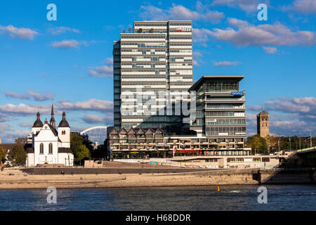 Deutschland, Köln, Blick über den Rhein, das Hochhaus Lanxess Tower im Stadtteil Deutz. Stockfoto