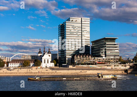 Deutschland, Köln, Blick über den Rhein, das Hochhaus Lanxess Tower im Stadtteil Deutz. Stockfoto