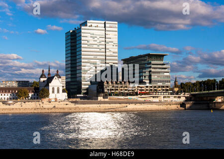 Deutschland, Köln, Blick über den Rhein, das Hochhaus Lanxess Tower im Stadtteil Deutz. Stockfoto