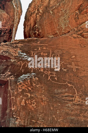 Red Rock Geschichte, Hieroglyphe im Valley of Fire, Nevada Stockfoto