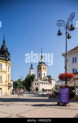 Banska Bystrica, Slowakei - august 07, 2015: alte Burg mit Uhrturm am sonnigen Tag. Barbakane. Stockfoto