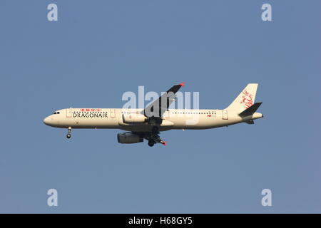 Airbus A321-100 von Dragonair. Stockfoto