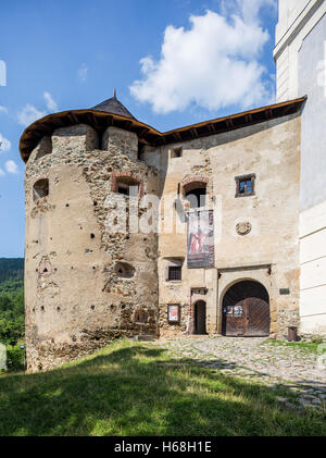 Banska Stiavnica, Slowakei - august 06, 2015: Hauptgebäude des alten Schlosses in Banska Stiavnica, Slowakei. Stockfoto