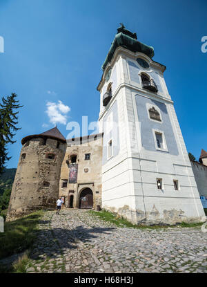 Banska Stiavnica, Slowakei - august 06, 2015: Haupteingang auf der alten Burg in Banska Stiavnica, Slowakei. Stockfoto