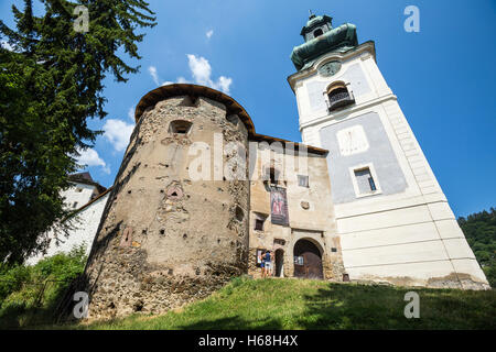 Banska Stiavnica, Slowakei - august 06, 2015: Haupteingang auf der alten Burg in Banska Stiavnica, Slowakei. Stockfoto