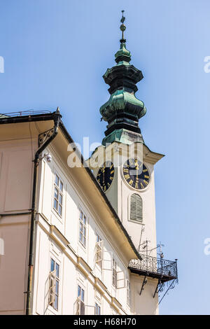 Banska Bystrica, Slowakei - august 07, 2015: Detail eines der Turmuhren in Banska Bystrica, Slowakei Stockfoto