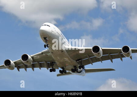 Ein Airbus A380-800 mit seiner Wendigkeit auf der Farnborough Air Show 2014 Stockfoto