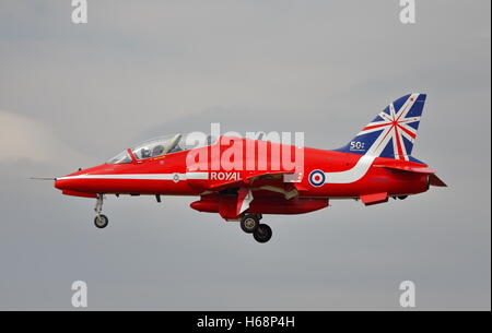 Die Red Arrows durchgeführt ihre Anzeige bei der Royal International Air Tattoo RIAT 2014 in Fairford, Stockfoto