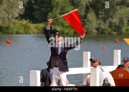 Starten eines Rennens an der Henley Royal Regatta 2014, Großbritannien Stockfoto