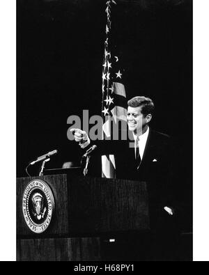 Präsident Kennedy auf einer Pressekonferenz am 20. November 1962 im State Department Auditorium, Washington, D. C.. Foto von Abbie Rowe/National Parkservice Stockfoto