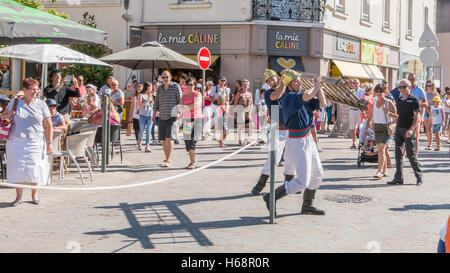 Challans, Frankreich - 11. August 2016: Veranstaltung einmal Challans "Autrefois Challans" durch die Stadt und taucht Besucher in th Stockfoto