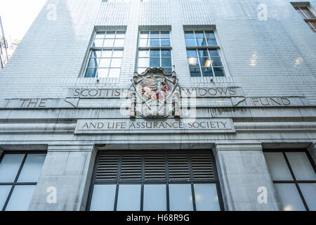 Crest außerhalb des Scottish Witdows Fund and Life Assurance Society, jetzt Teil der Lloyds Banking Group, City of London, England, Großbritannien Stockfoto