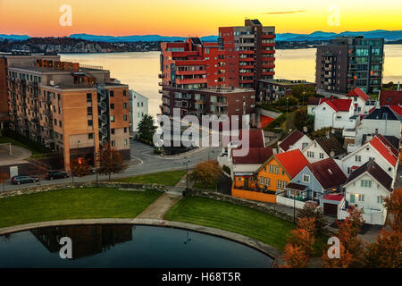 Stavanger-Panorama auf den Sonnenaufgang Blick von der Brücke, Norwegen. Stockfoto