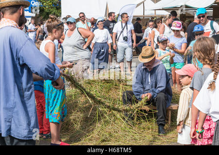 Challans, Frankreich - 11. August 2016: Veranstaltung einmal Challans "Autrefois Challans" durch die Stadt und taucht Besucher in th Stockfoto