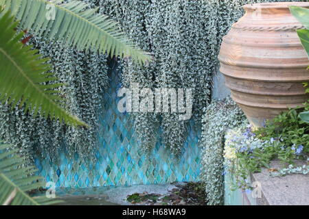 Ein Brunnen in den Gärten des Schlosses Smithsonian in Washington, DC. Stockfoto