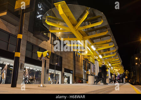 Exchange Square Tram-Station im Zentrum von Manchester Arndale Centre und The Triangle serviert. Stockfoto