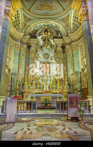 Rom - 10. März 2016: Das Presbyterium in der Kirche Chiesa di Santa Caterina da Siena ein Magnapoli. Stockfoto