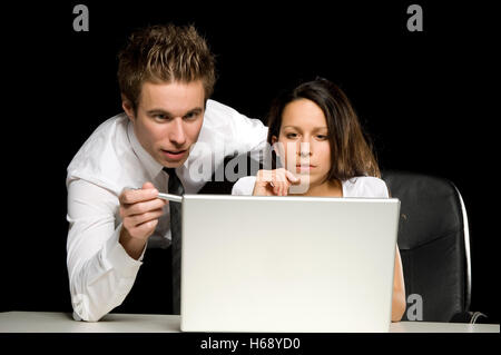 Zwei Geschäftsleute mit laptop Stockfoto