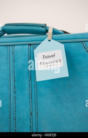 Reise Versicherung Label gebunden an einen Koffer Stockfoto