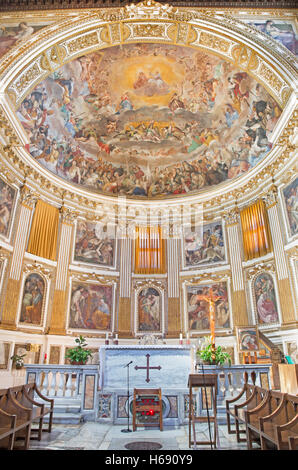 Rom - die Presbyter und Fresko von der Herrlichkeit des Himmels (1630) in der Hauptapsis der Kirche Basilica di Santi Quattro Coronati. Stockfoto