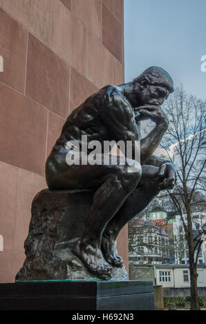 Der Denker Skulptur von Auguste Rodin. Der Denker, vor der Kunsthalle Bielefeld Stockfoto