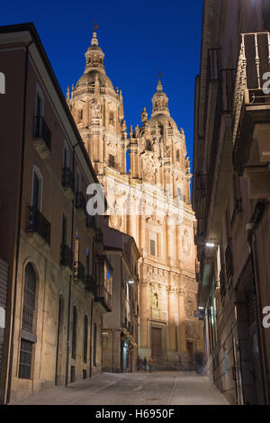 SALAMANCA, Spanien, APRIL - 16, 2016: Das Barockportal La Clerecia - Päpstlichen Universität. Stockfoto