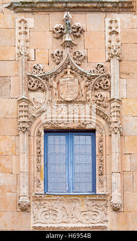 SALAMANCA, Spanien, APRIL - 16, 2016: Der Gotik - Renaissance-Fenster des Casa de Los Barca Alcaras. Stockfoto