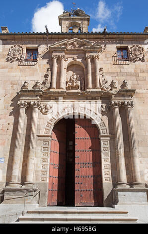 SALAMANCA, Spanien, APRIL - 17, 2016: Die Renaissance - Baroqua (Plateresk) Portal der Kirche Iglesia de San Marin (1586). Stockfoto