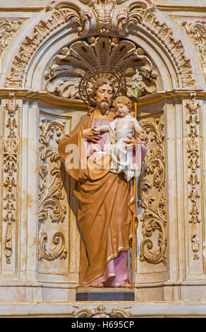 SALAMANCA, Spanien, APRIL - 17, 2016: Detail des barocken Seitenaltar von St. Joseph in der Kirche Capilla de San Francesco Stockfoto