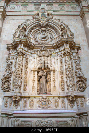 SALAMANCA, Spanien, APRIL - 17, 2016: Barocke Seitenaltar des Heiligen Franz von Asissi in Kirche Capilla de San Francesco Stockfoto