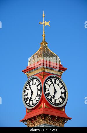 Oberen Teil der Königin Victoria Jubilee Clock Tower entlang der Esplanade Promenade, Weymouth, Dorset, England, Vereinigtes Königreich, West-Europa. Stockfoto