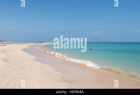 Fuerteventura: kristallklares Wasser und Panoramablick über den Strand von Jandia Stockfoto