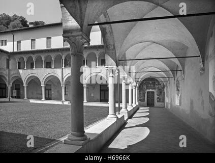 BRESCIA, Italien - 21. Mai 2016: Das Atrium der Kirche Chiesa del Santissimo Corpo di Cristo. Stockfoto