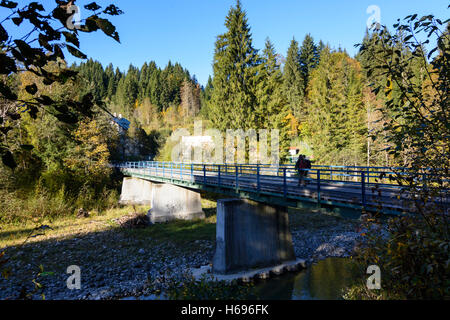 Saulgrub: Brücke über Fluss Ammer am Wasserkraftwerk Kammerl, Oberbayern, Oberbayern, Bayern, Bayern, Deutschland Stockfoto