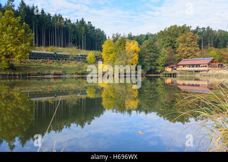 Weitersfeld: Sonderzug Reblausexpress im Anglerparadies Hessendorf, Fischteich, Waldviertel, Niederösterreich, Niederösterreich, Stockfoto