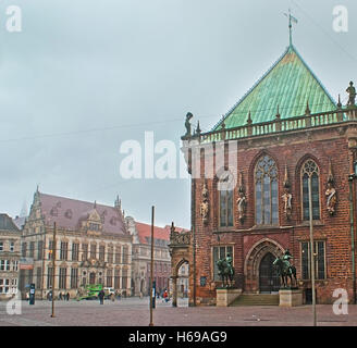 Der Domshof als es gesehen aus dem Seiteneingang des Rathouse (Rathaus) Stockfoto
