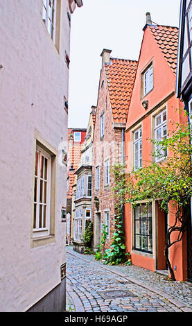 Die kleinen Häuser auf der ruhigen Straße das beliebte mittelalterliche Viertel Schnoor Stockfoto
