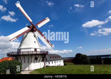 Die historische Mühle Dybbol Molle in Soenderborg, Dänemark. Dybbøl Mill hat eine ikonische Bedeutung für Dänemark, da es genau im Zentrum des wilden Falles lag Stockfoto