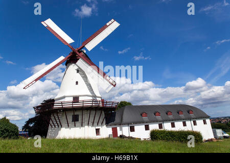 Die historische Mühle Dybbol Molle in Soenderborg, Dänemark. Dybbøl Mill hat eine ikonische Bedeutung für Dänemark, da es genau im Zentrum des wilden Falles lag Stockfoto