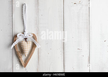 Herz aus Holz Zaun hängen Stockfoto