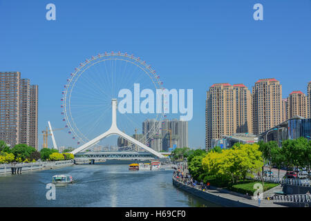 Tianjin, China - Mai 3,2016: Stadtbild von Tianjin Riesenrad, Tianjin Auge tagsüber. Tianjin Eye ist der beliebteste moderne la