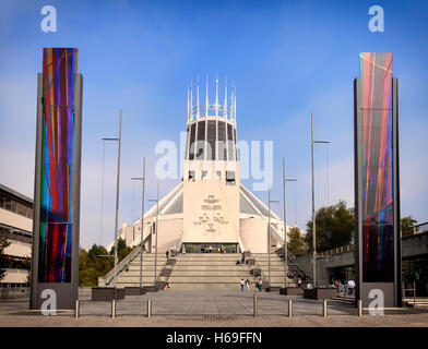 Liverpool Metropolitan Cathedral, aka "Paddy es Wigwam" und "Mersey Trichter" von Frederick Gibberd entworfen und im Jahre 1967 abgeschlossen. Merseyside, England Stockfoto
